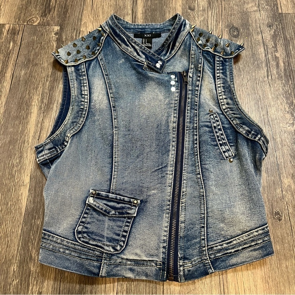 Forever 21 Denim Distressed Vest with Front Zipper Gold Shoulder Studs Size S - Picture 4 of 13